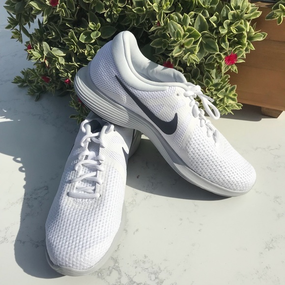 Nike Revolution 4 Lightweight Running Shoe Men's Men's Nike Revolution 4 Lightweight Running Shoe Men's Men's